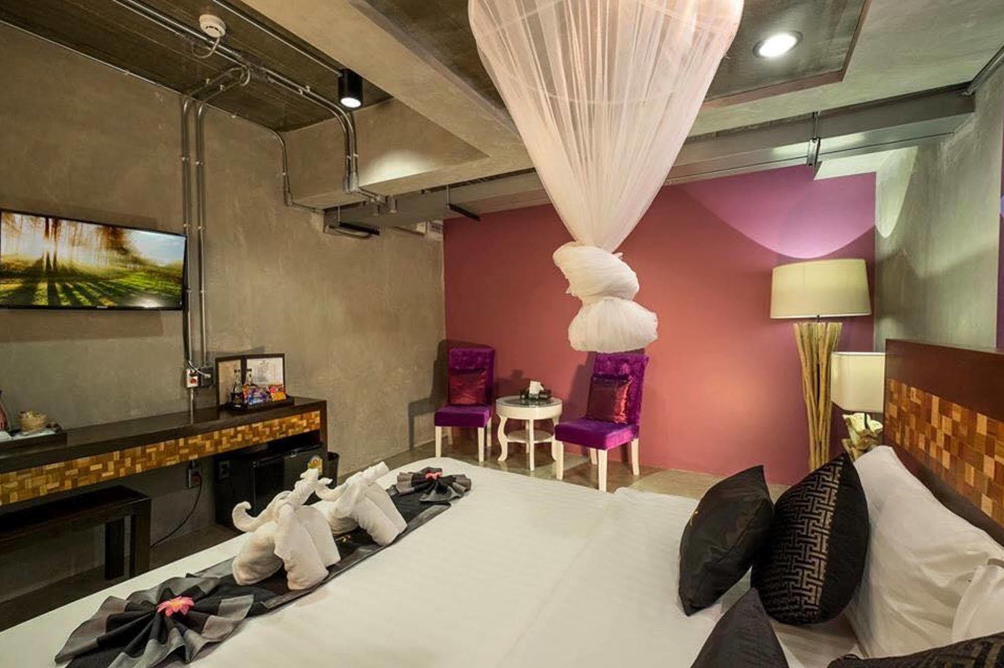 Thapae Loft Hotel Chiang Mai Exterior photo
