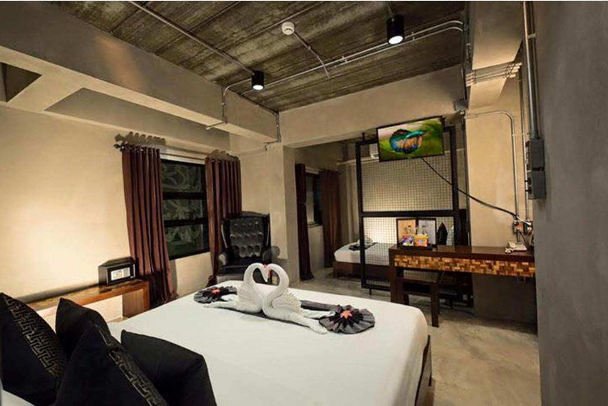 Thapae Loft Hotel Chiang Mai Exterior photo
