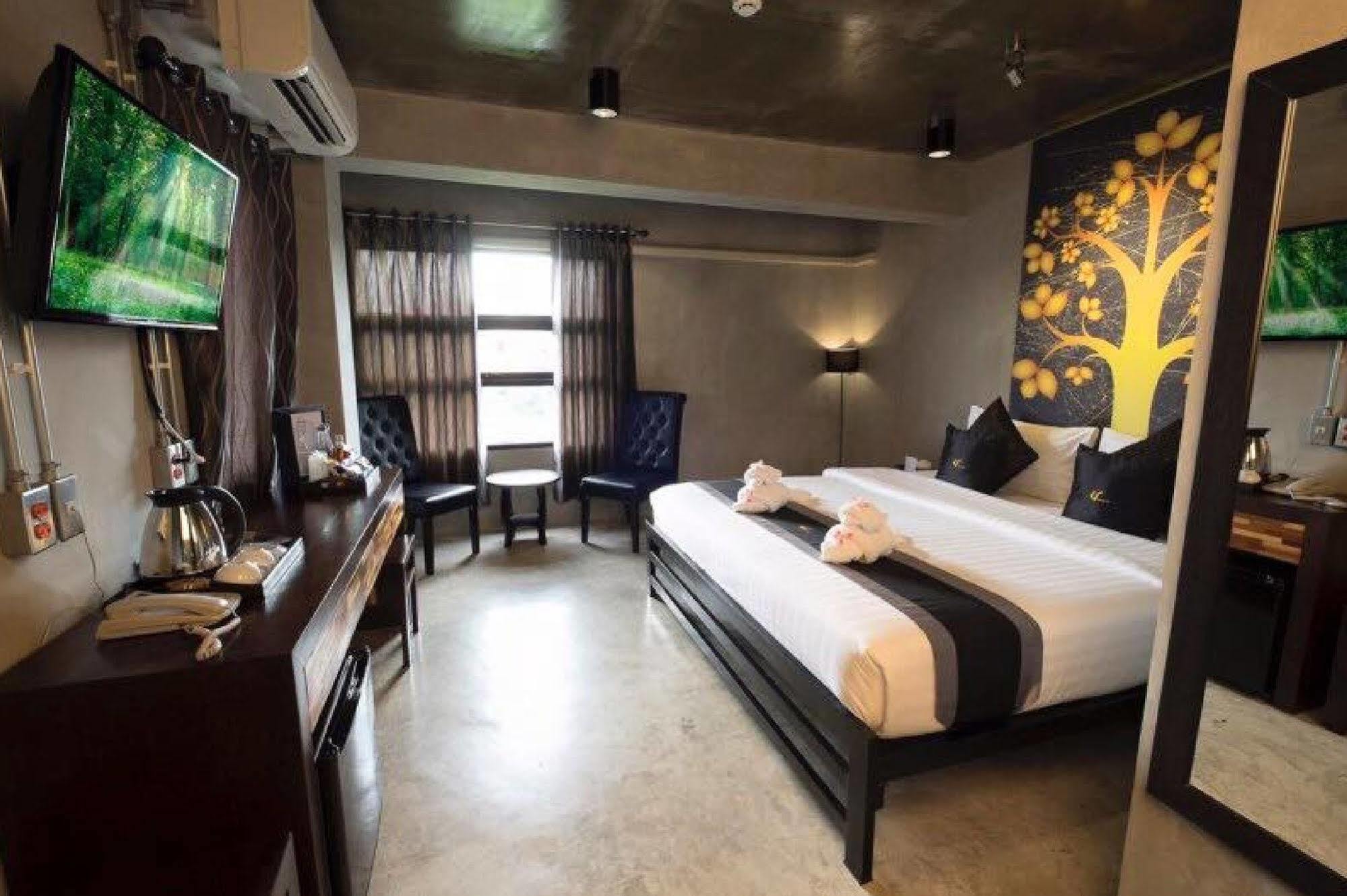 Thapae Loft Hotel Chiang Mai Exterior photo